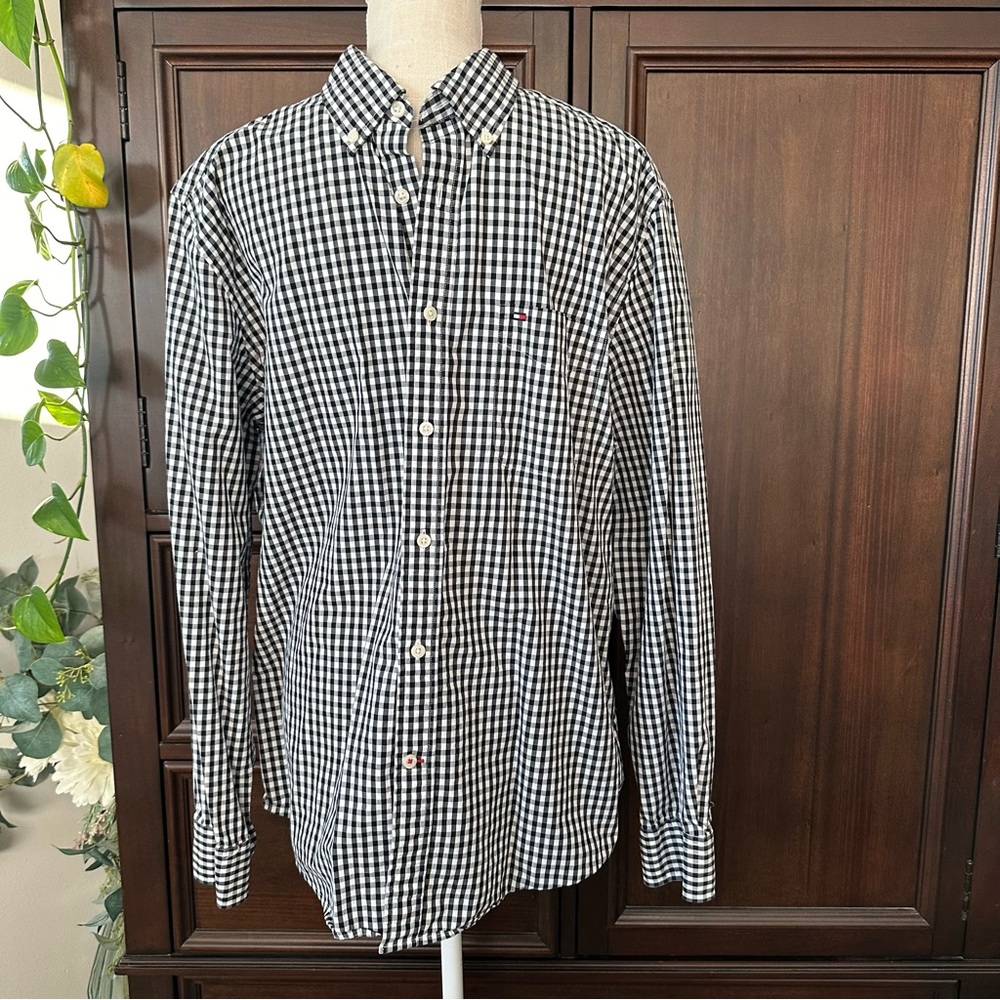 Tommy Hilfiger Men’s Button Down Black checked dress shirt